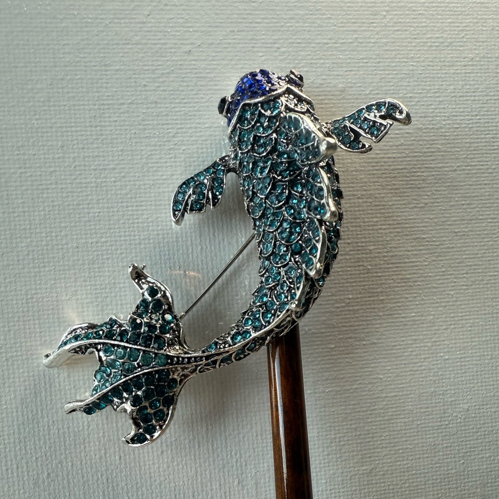 Betsey Johnson Brooch Silver and Blue Fish Brooch - Picture 6 of 7